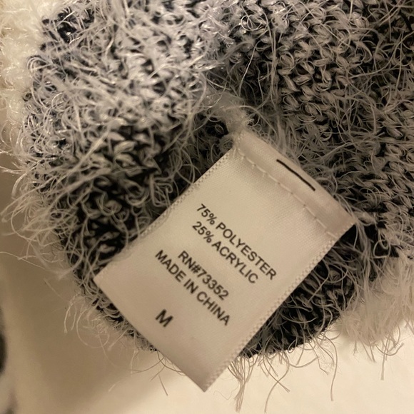 Black and white zebra sweater - Picture 3 of 4